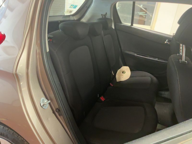 Hyundai i20 1.4 CRDi Pack Sensation Blue Drive 2013 – снимка 19