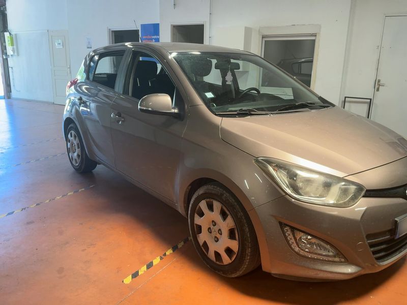 Hyundai i20 1.4 CRDi Pack Sensation Blue Drive 2013 – снимка 12