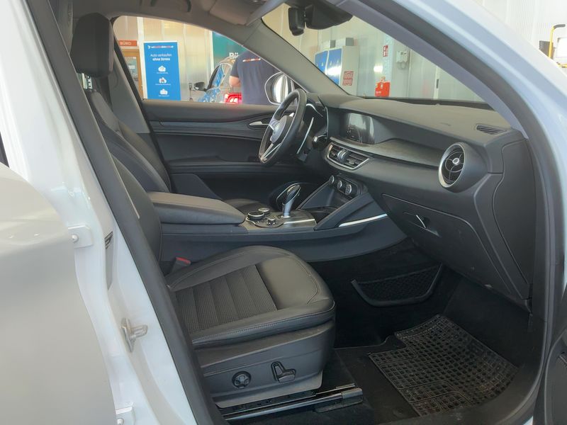Alfa Romeo Stelvio 2.2 JTDM Super 2020 – снимка 16