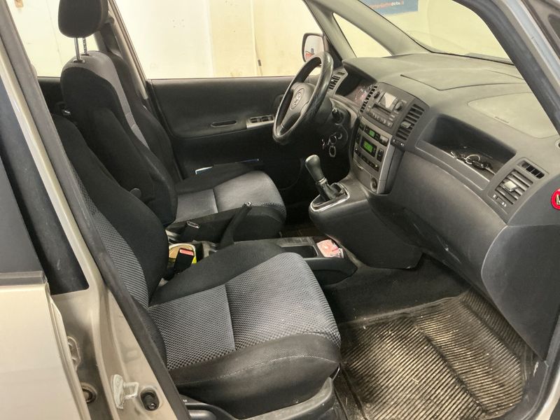 Toyota Corolla Verso 1.6 Sol 2002 – снимка 3