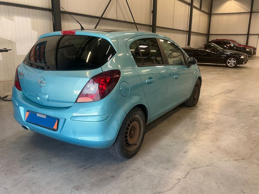 Opel Corsa 1.4 Color Edition 2010 – снимка 2