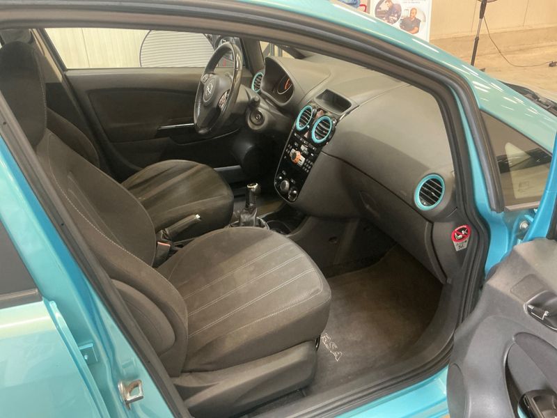 Opel Corsa 1.4 Color Edition 2010 – снимка 3