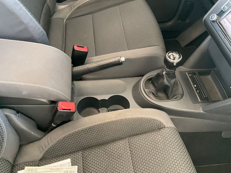 Volkswagen Touran 1.6 TDI Advance 2011 – снимка 27