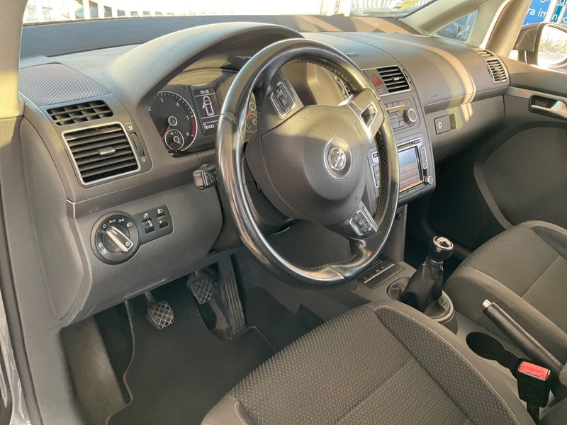 Volkswagen Touran 1.6 TDI Advance 2011 – снимка 32