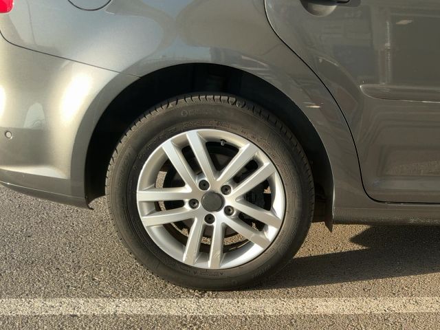 Volkswagen Touran 1.6 TDI Advance 2011 – снимка 9