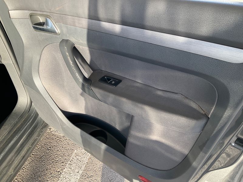 Volkswagen Touran 1.6 TDI Advance 2011 – снимка 25