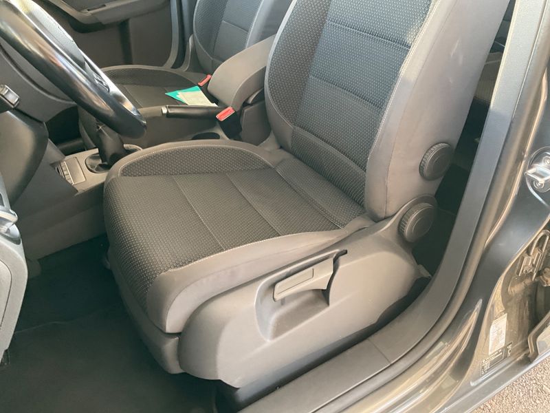 Volkswagen Touran 1.6 TDI Advance 2011 – снимка 33
