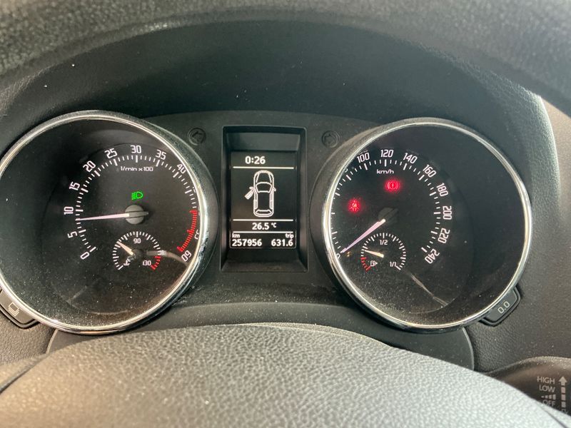 Skoda Yeti 2.0 TDI Active Plus Edition 4x4 2011 – снимка 4