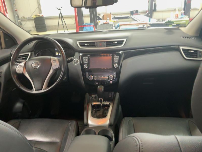 Nissan Qashqai 1.6 dCi Tekna 2017 – снимка 18