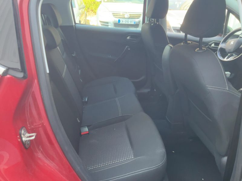 Peugeot 208 1.2 PureTech Allure 2017 – снимка 19