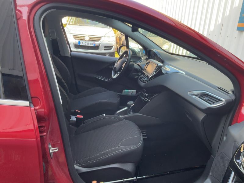Peugeot 208 1.2 PureTech Allure 2017 – снимка 16