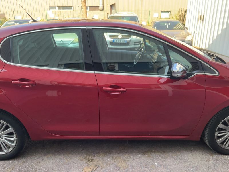 Peugeot 208 1.2 PureTech Allure 2017 – снимка 10