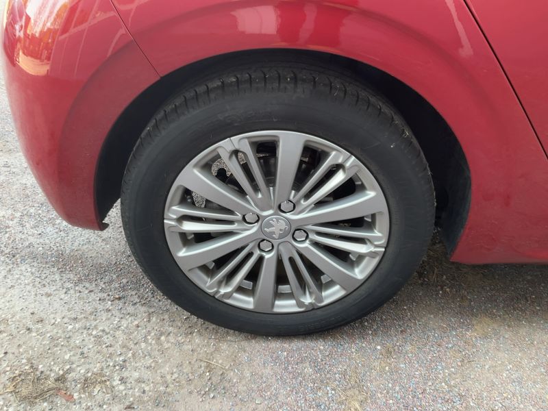 Peugeot 208 1.2 PureTech Allure 2017 – снимка 9