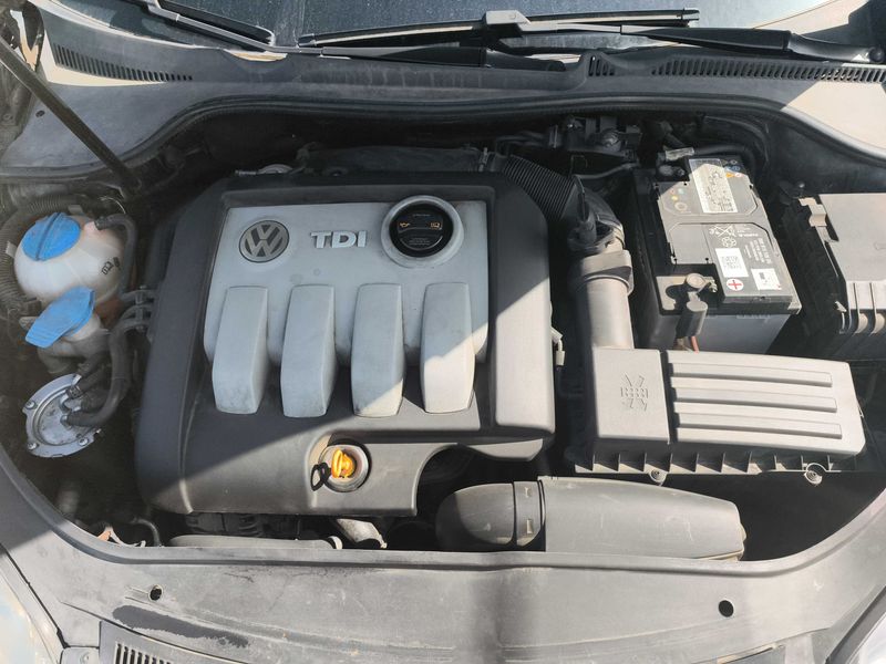 Volkswagen Jetta 1.9 TDI Advance 2008 – снимка 8