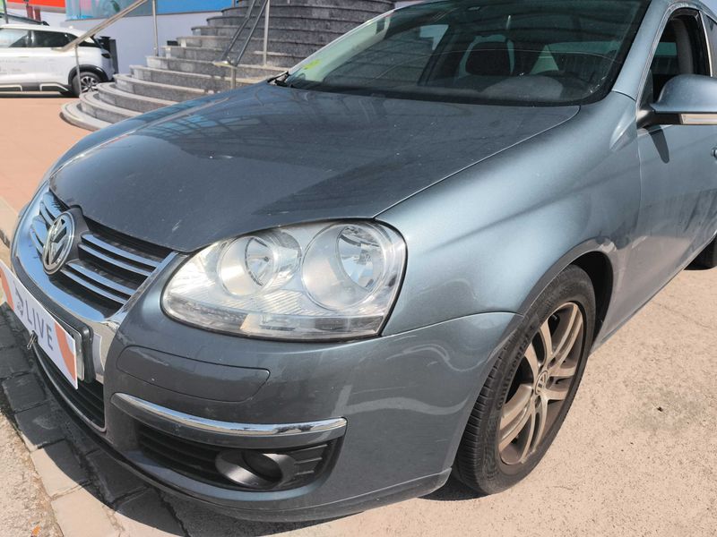 Volkswagen Jetta 1.9 TDI Advance 2008 – снимка 2