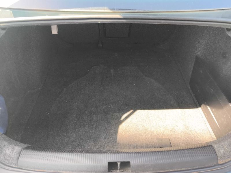 Volkswagen Jetta 1.9 TDI Advance 2008 – снимка 9