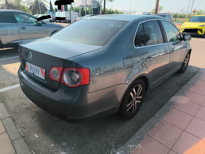 Volkswagen Jetta 1.9 TDI Advance 2008 – снимка 5