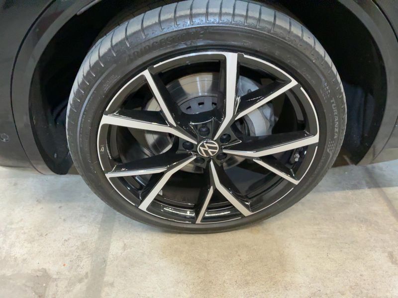 Volkswagen Touareg 3.0 TSI R-Line 4Motion 2024 – снимка 3