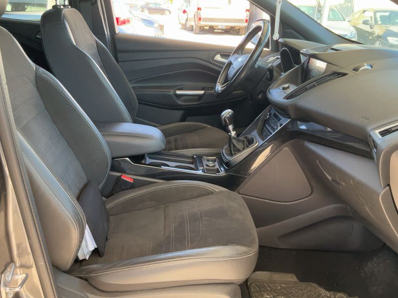 Ford Kuga 2.0 TDCi ST-Line 2017 – снимка 16