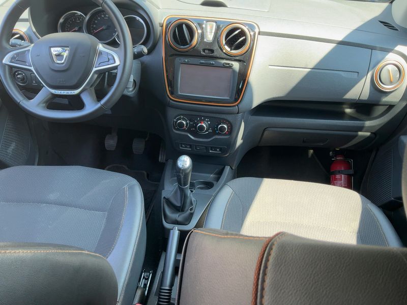 Dacia Lodgy 1.2 TCe Stepway Celebration 2018 – снимка 18