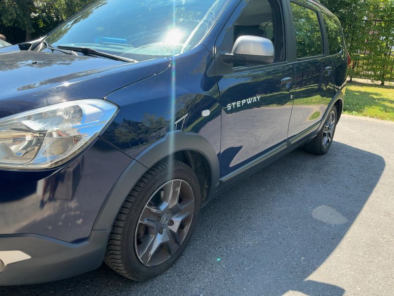 Dacia Lodgy 1.2 TCe Stepway Celebration 2018 – снимка 2