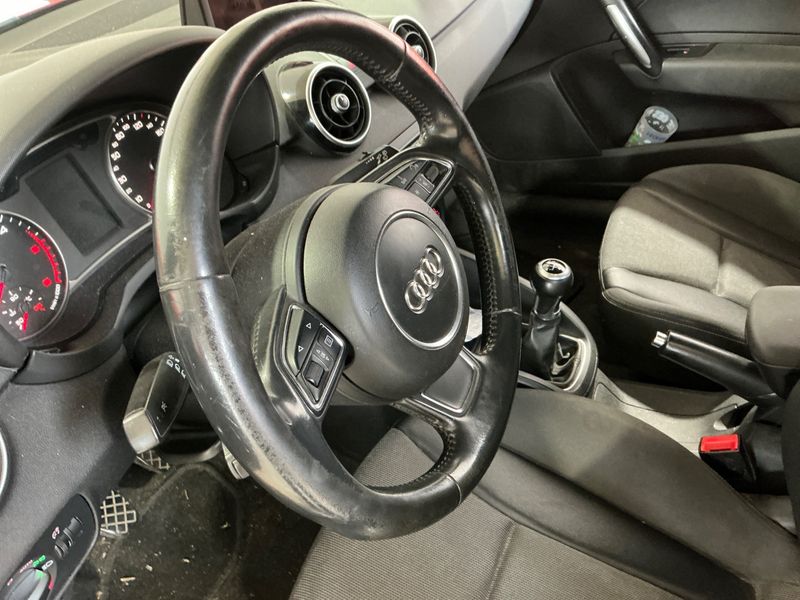 Audi A1 1.6 TDI Ambition 2011 – снимка 36