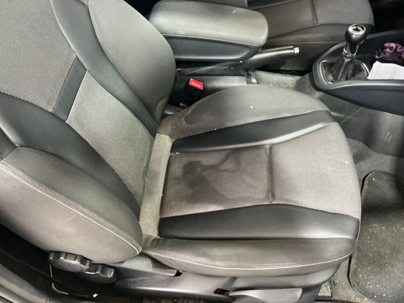 Audi A1 1.6 TDI Ambition 2011 – снимка 31