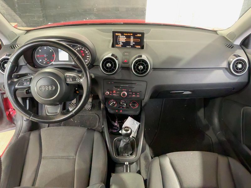 Audi A1 1.6 TDI Ambition 2011 – снимка 17