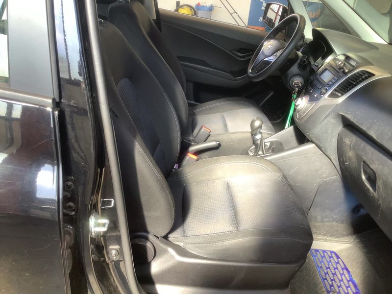 Hyundai ix20 1.4 Classic 2012 – снимка 16