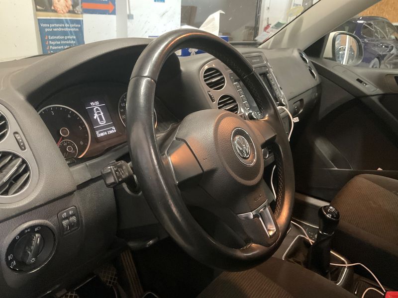 Volkswagen Tiguan 2.0 TDI BlueMotion Tech 2012 – снимка 25