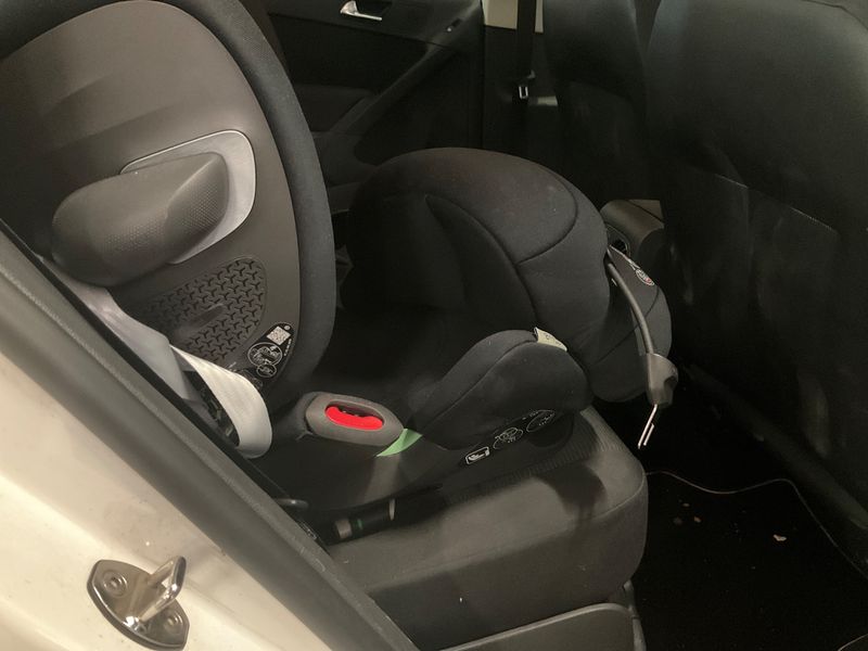 Volkswagen Tiguan 2.0 TDI BlueMotion Tech 2012 – снимка 23