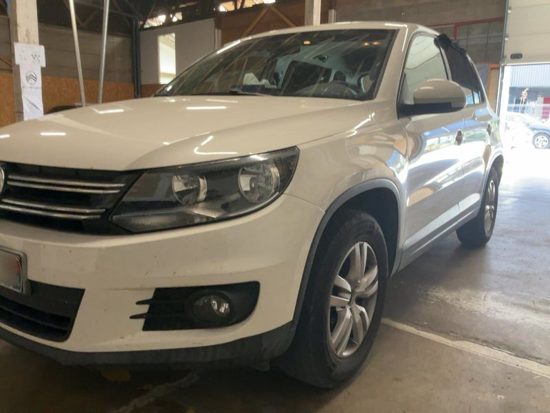 Volkswagen Tiguan 2.0 TDI BlueMotion Tech 2012 – снимка 2