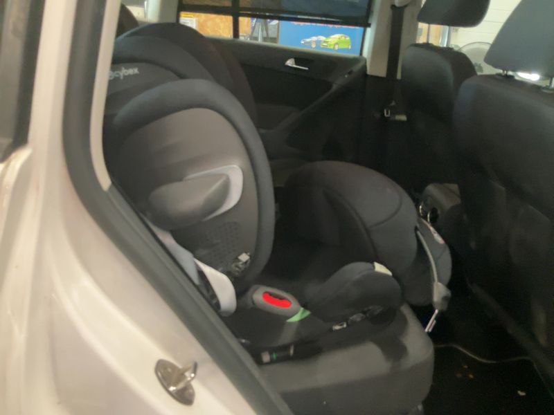 Volkswagen Tiguan 2.0 TDI BlueMotion Tech 2012 – снимка 19