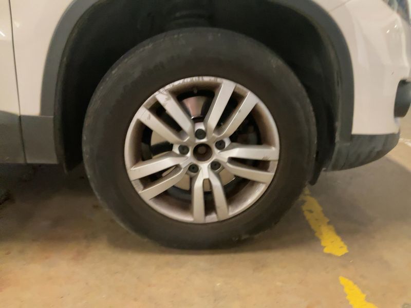 Volkswagen Tiguan 2.0 TDI BlueMotion Tech 2012 – снимка 11