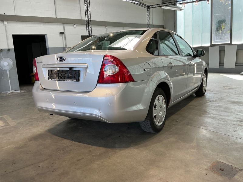 Ford Focus 1.6 Style+ 2009 – снимка 2