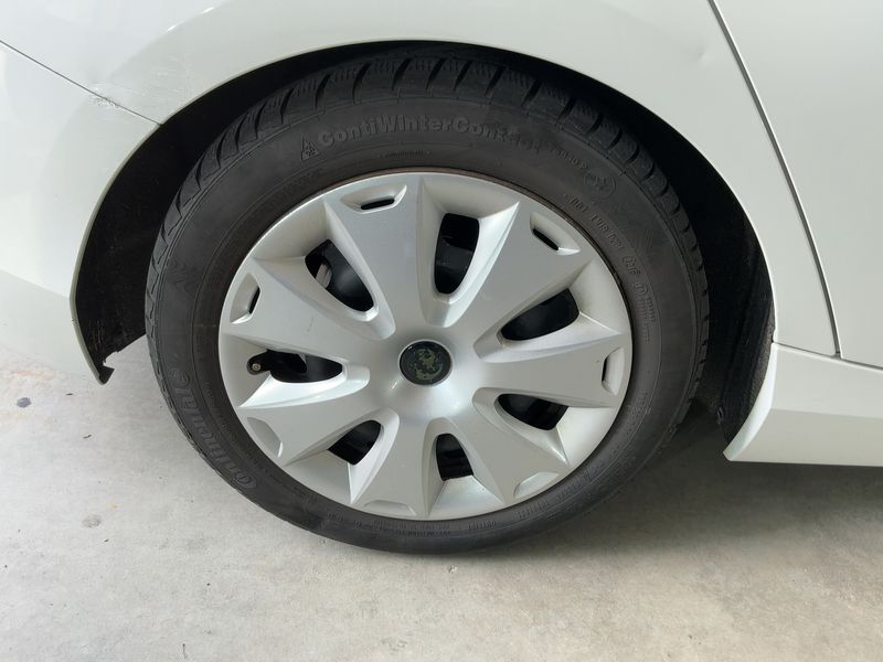BMW 1er 118i 2011 – снимка 9