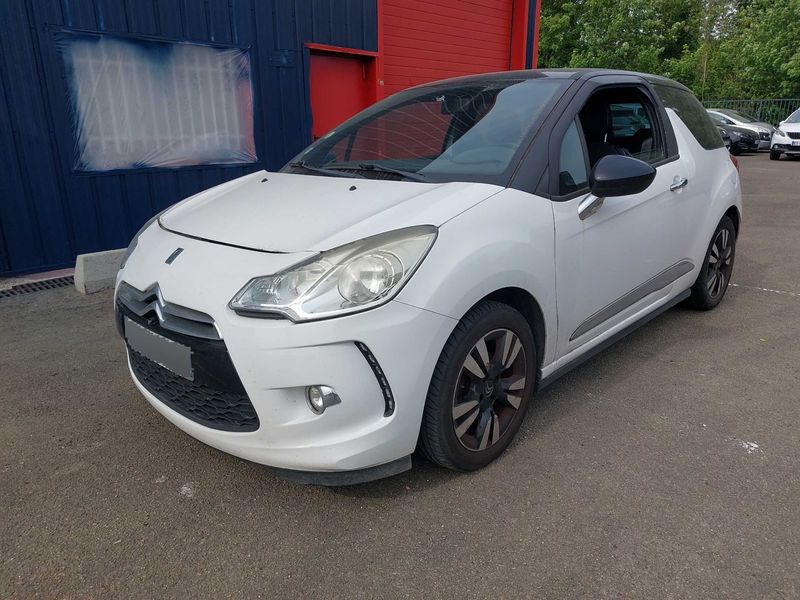 Citroen DS3 1.6 HDi SoChic 2012 – снимка 2