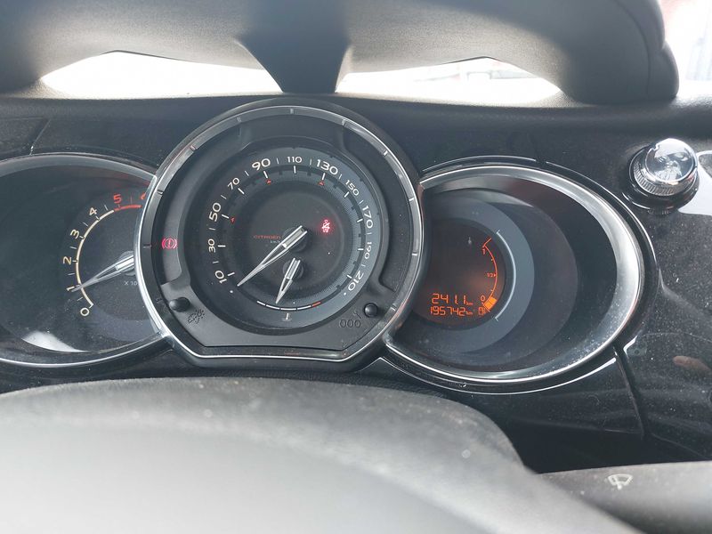 Citroen DS3 1.6 HDi SoChic 2012 – снимка 12