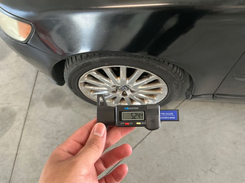 Volvo V50 2.4 D5 Summum 2007 – снимка на щета