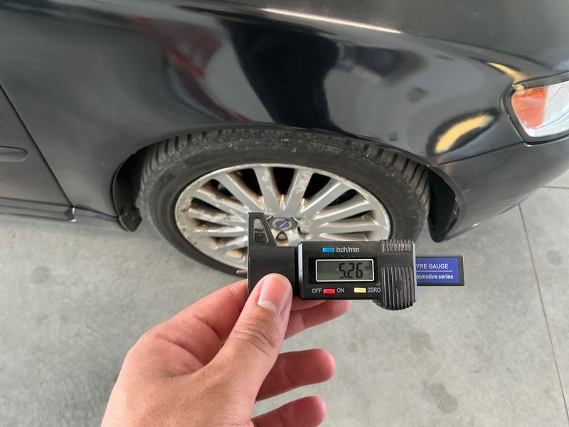 Volvo V50 2.4 D5 Summum 2007 – снимка на щета