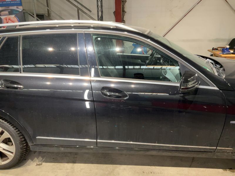 Mercedes-Benz C-Klasse C 200 CDI T BlueEfficiency Avantgarde 2011 – снимка 10