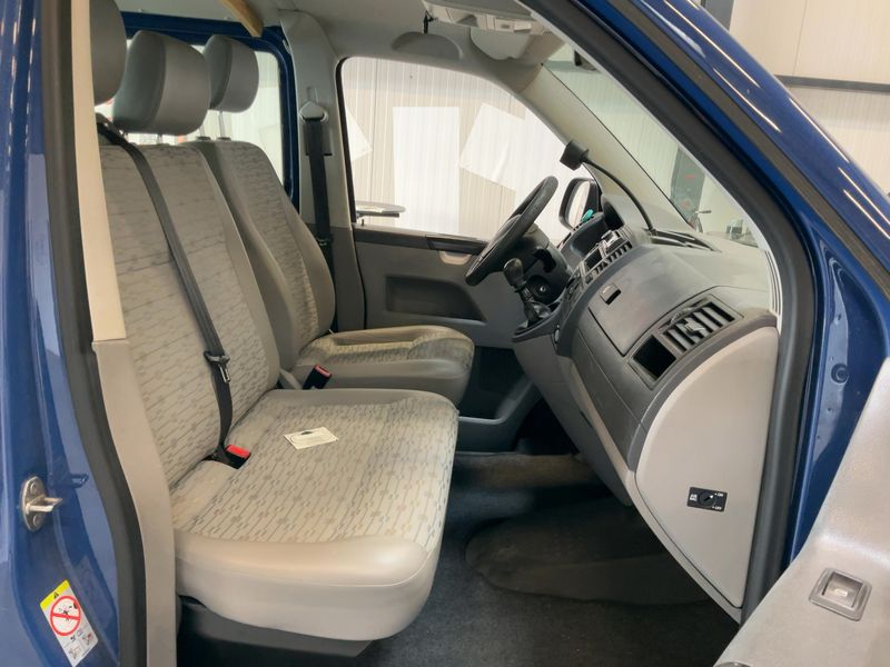 Volkswagen T5 Kombi 2.0 TDI 2012 – снимка 16