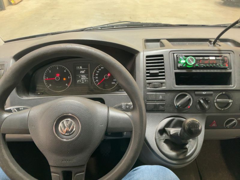Volkswagen T5 Kombi 2.0 TDI 2012 – снимка 17