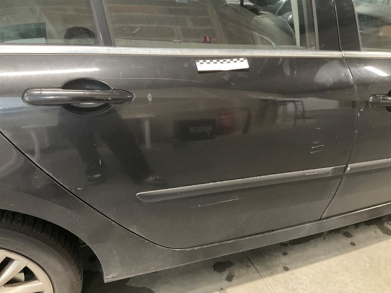Renault Laguna 2.0 dCi Initiale 2009 – снимка 25