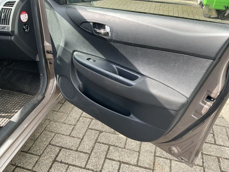 Hyundai i20 1.2 Classic 2013 – снимка 31