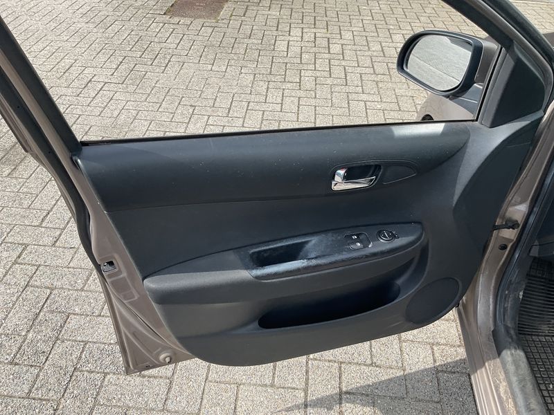 Hyundai i20 1.2 Classic 2013 – снимка 30