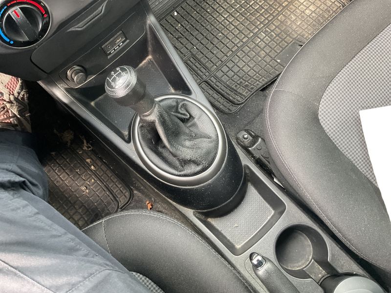 Hyundai i20 1.2 Classic 2013 – снимка 27