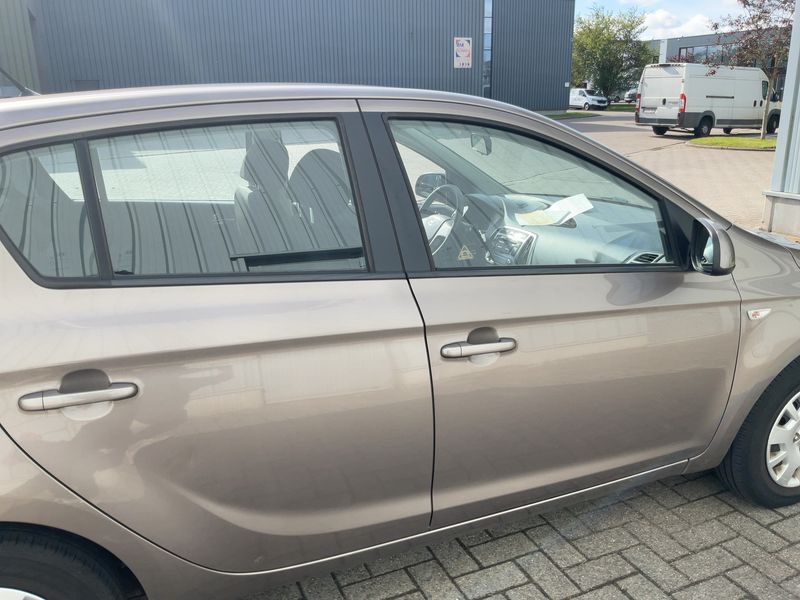 Hyundai i20 1.2 Classic 2013 – снимка 10
