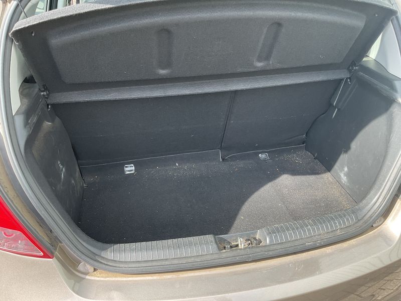 Hyundai i20 1.2 Classic 2013 – снимка 28