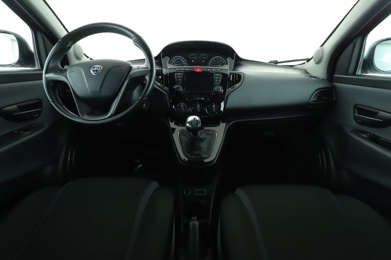 Lancia Ypsilon 0.9 TwinAir Silver 2016 – снимка 17
